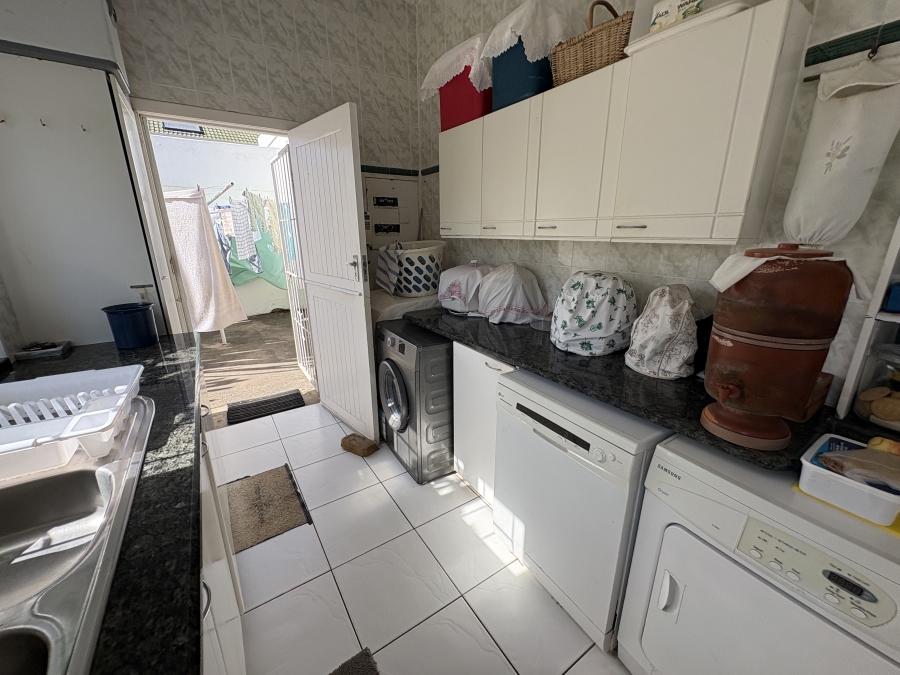 5 Bedroom Property for Sale in Gonubie Eastern Cape